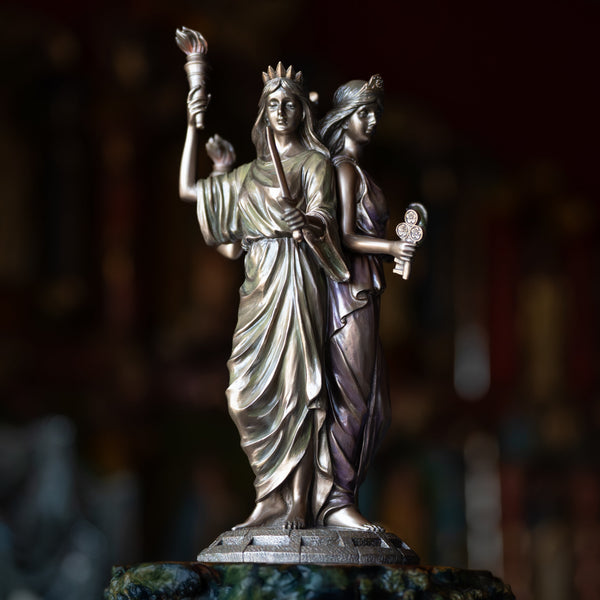 Hekate – www.thewitchesmoon.com