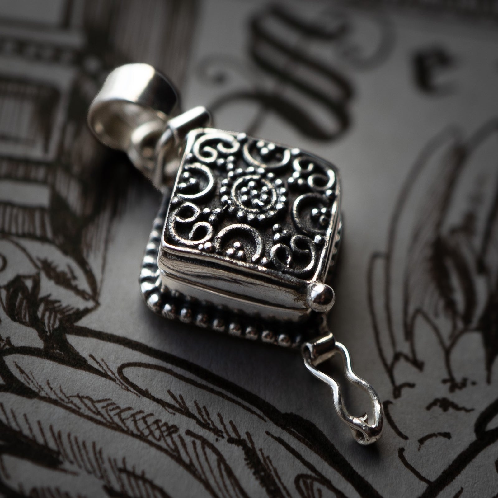 Silver Locket Pendant (Poison Box)(.925)