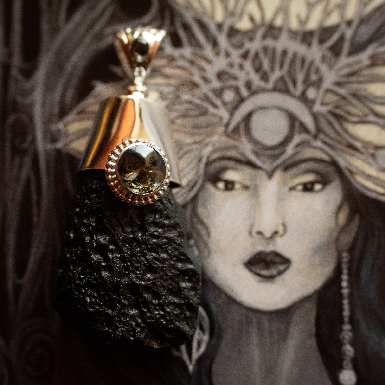 The Spirit Sight Pendant (Golden Muscovite & Tektite)