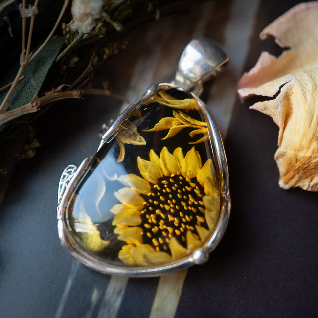 Amber Cameo Sunflower Pendant (.925)