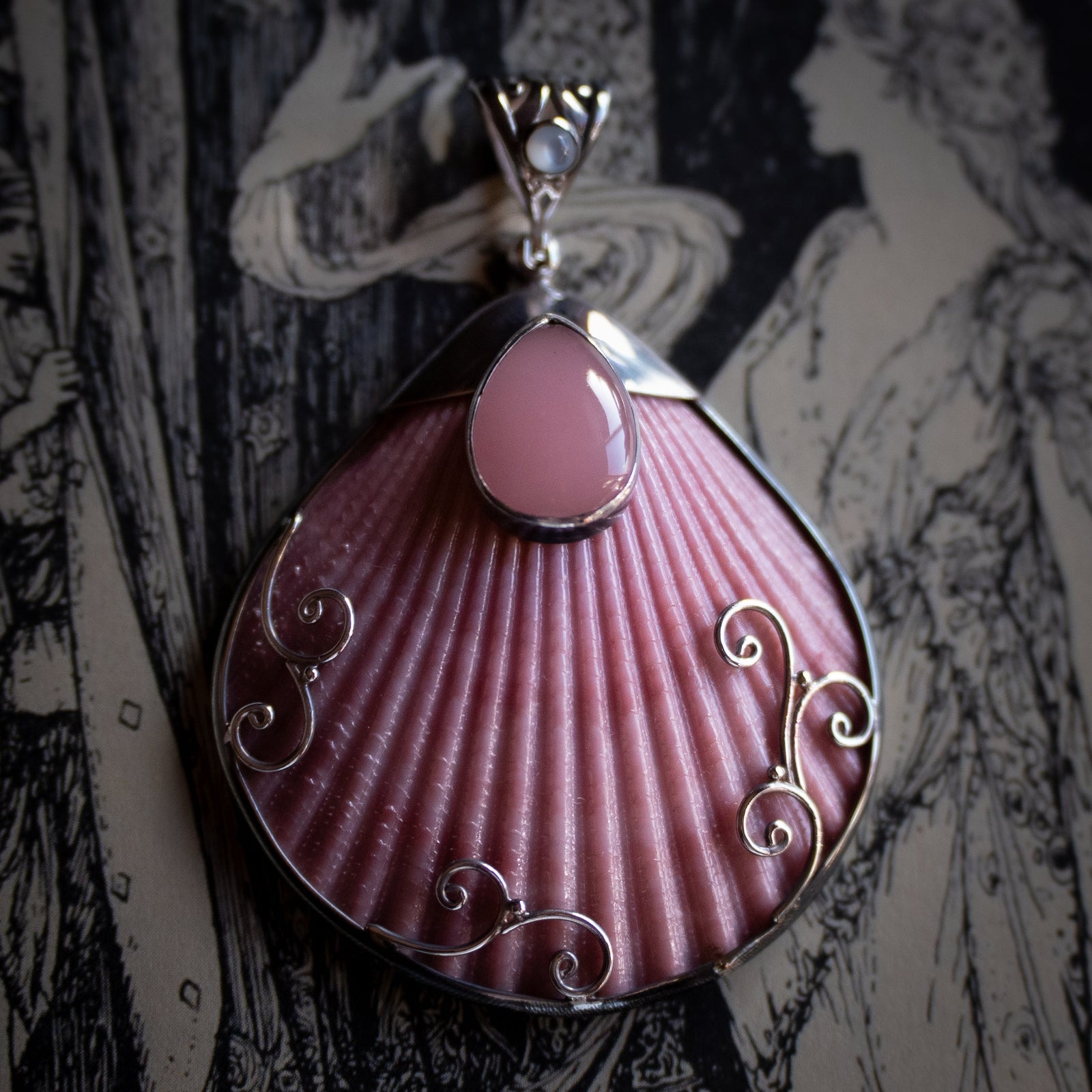 Guava Quartz & Shell Amulet Pendant