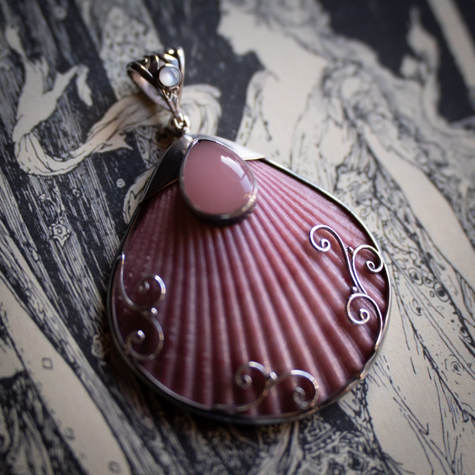 Guava Quartz & Shell Amulet Pendant