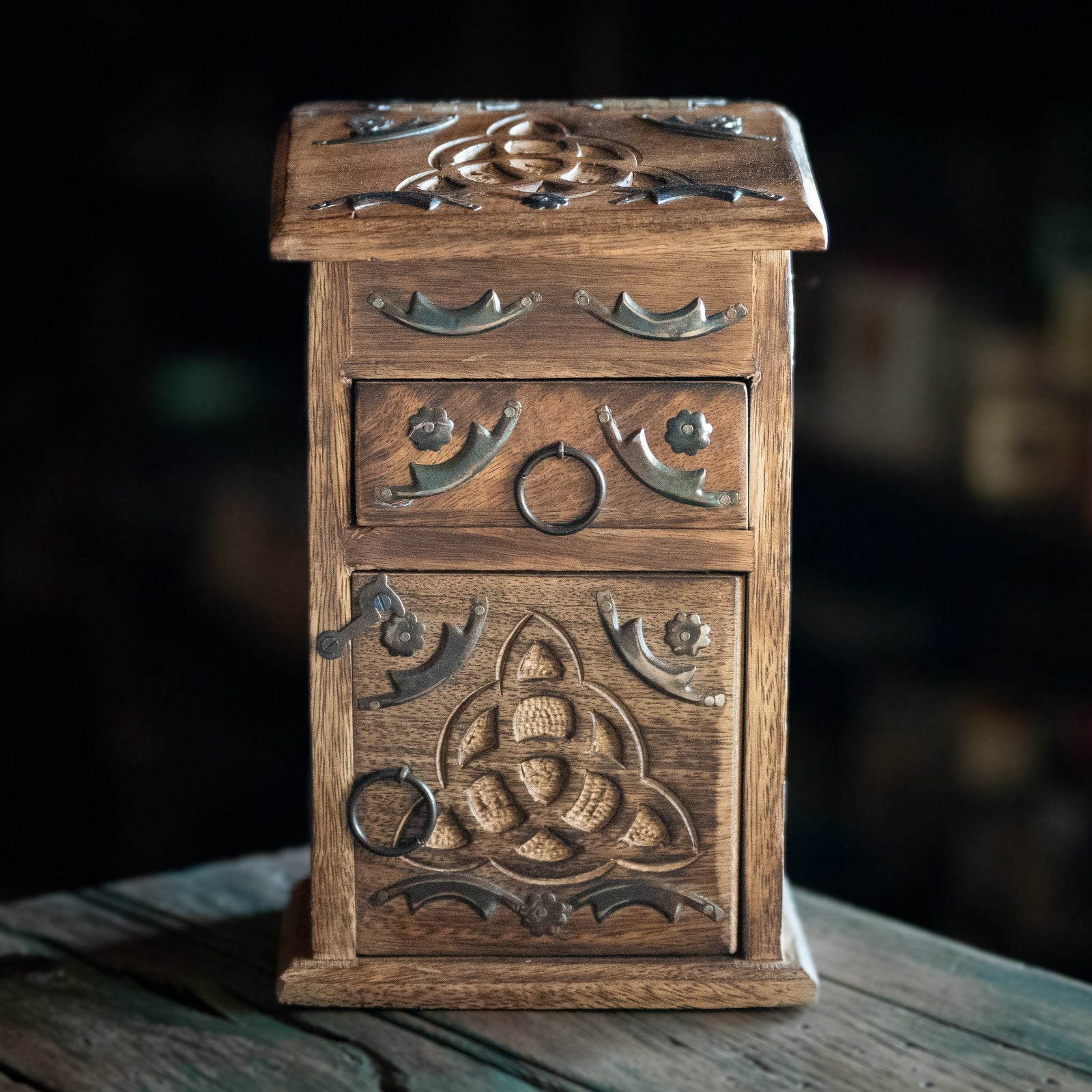 Triquetra Herb Chest