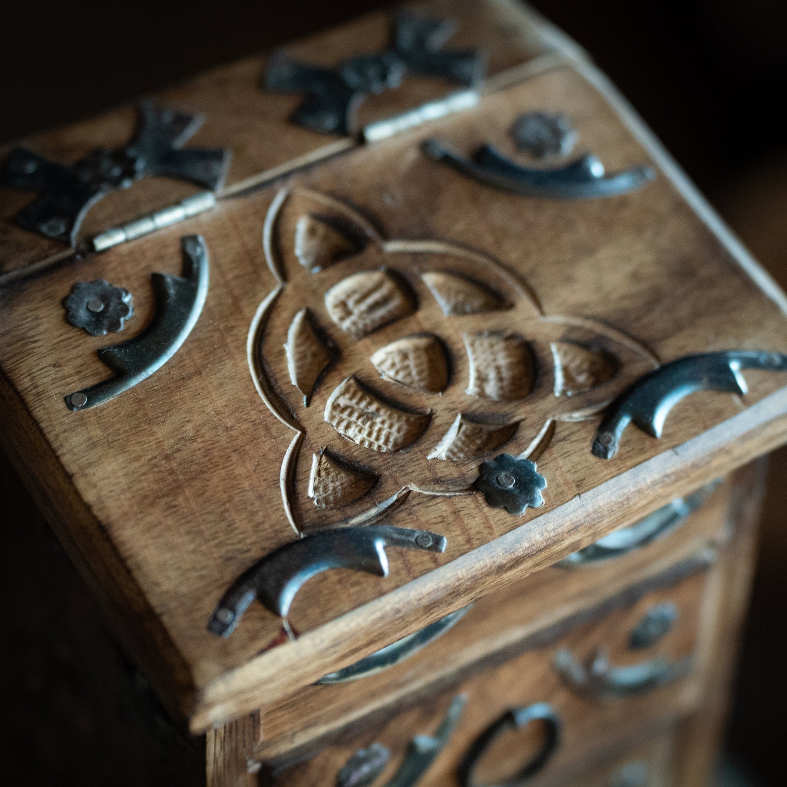 Triquetra Herb Chest