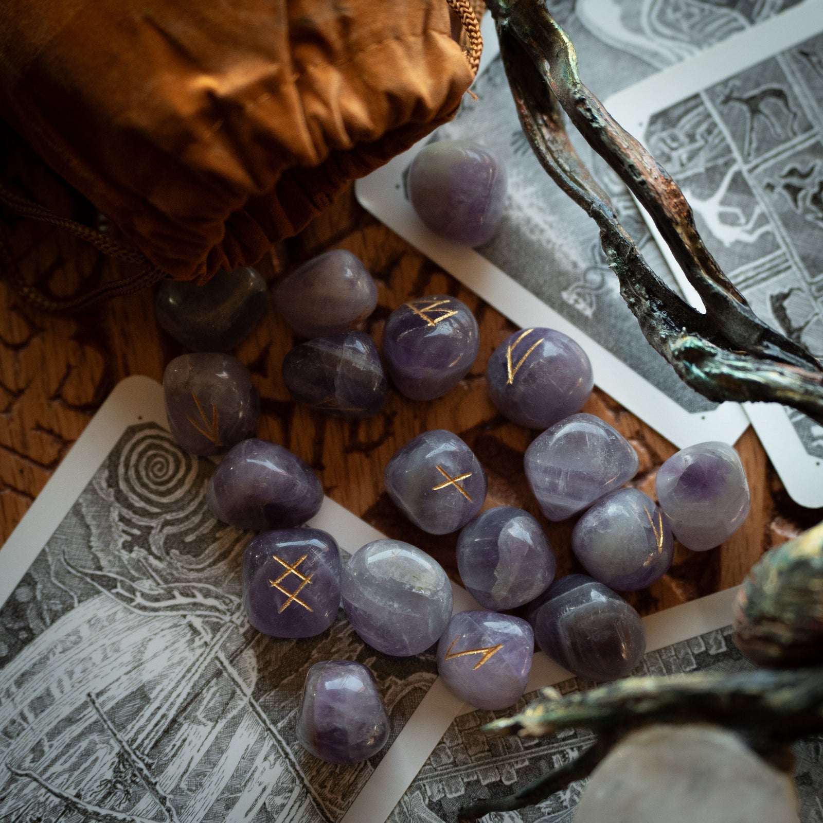 Amethyst Rune Set w/ Pouch