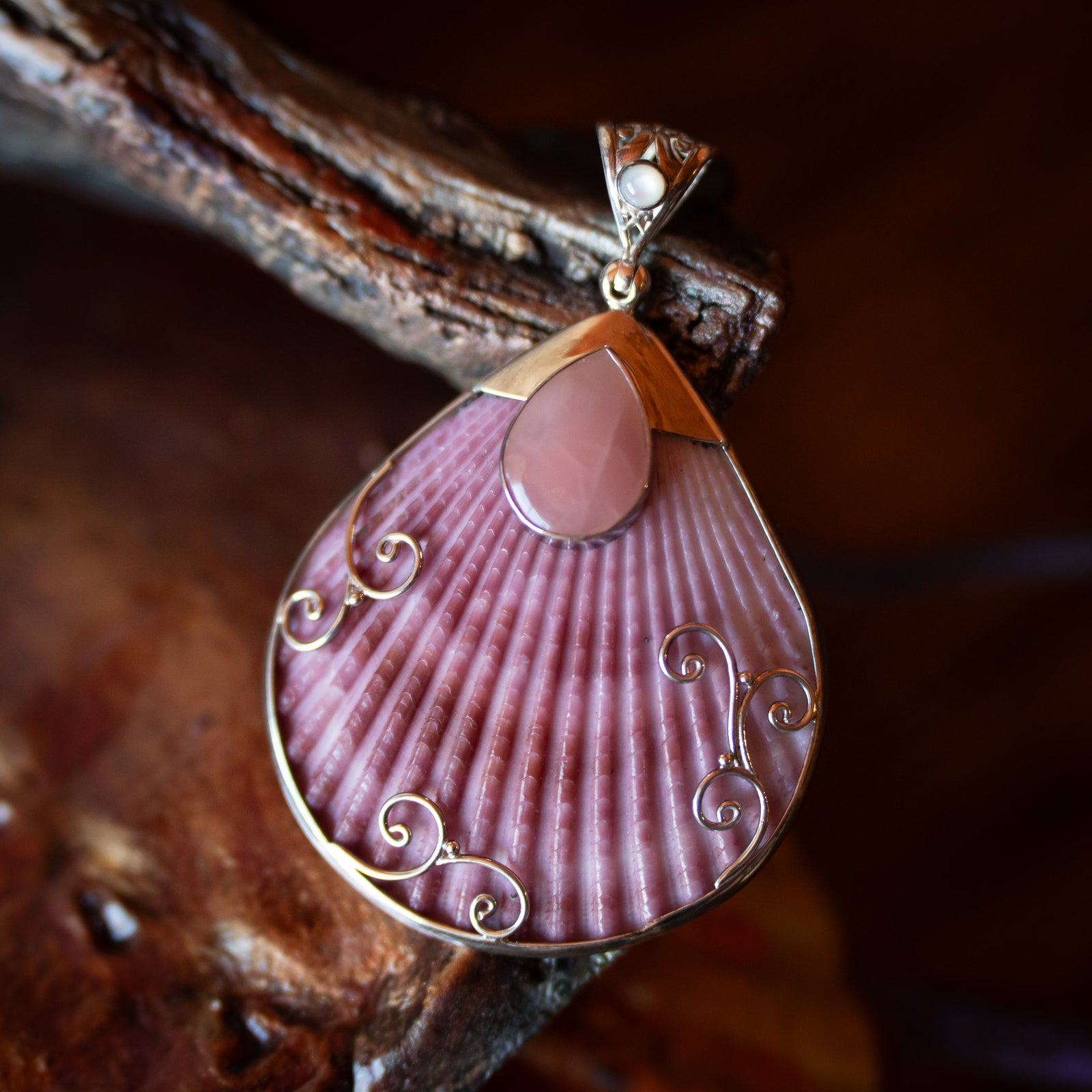 Guava Quartz & Shell Amulet Pendant