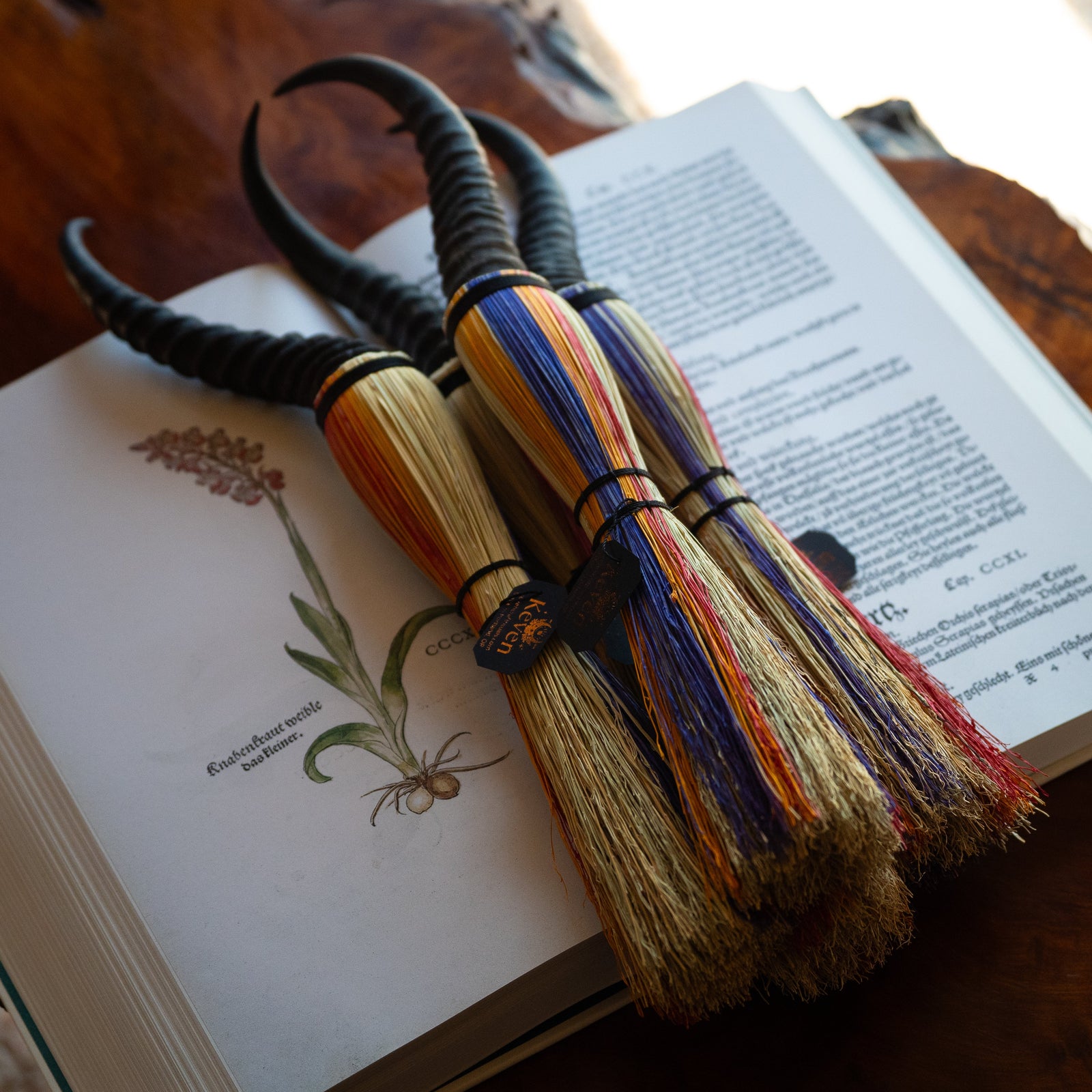 Large Troll's Altar Broom