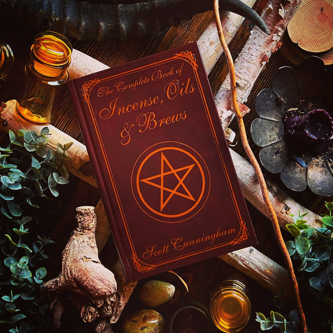 (Limited Witches Moon Edition Hardcover) Encyclopedia of Incense, Oils & Brews
