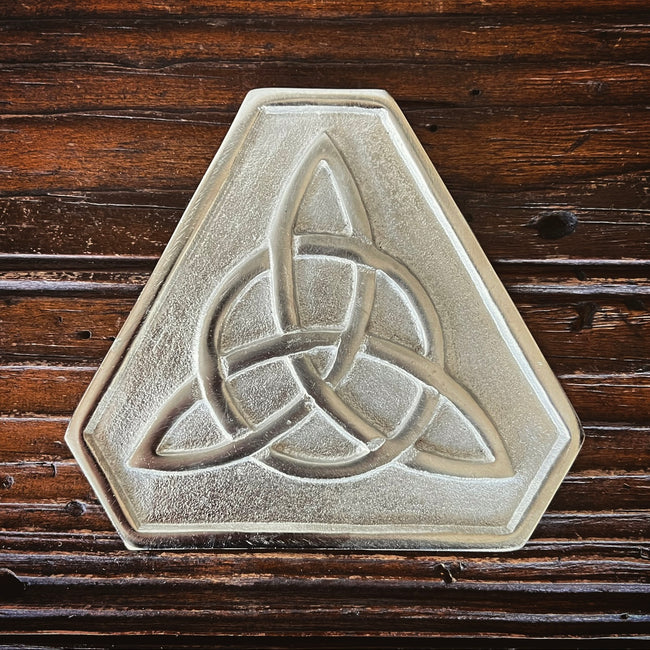Triquetra Charging Plate